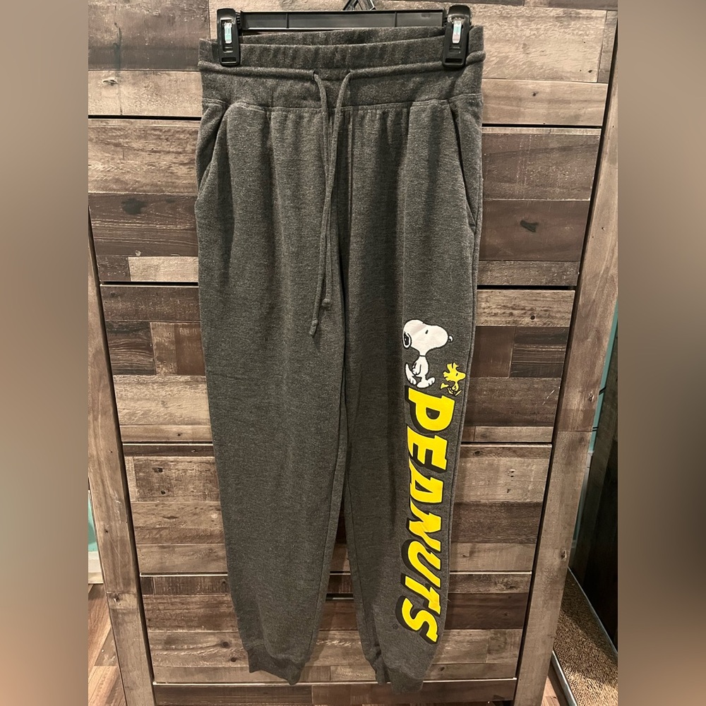 Gray Peanuts Sweatpants with Snoopy Graphic